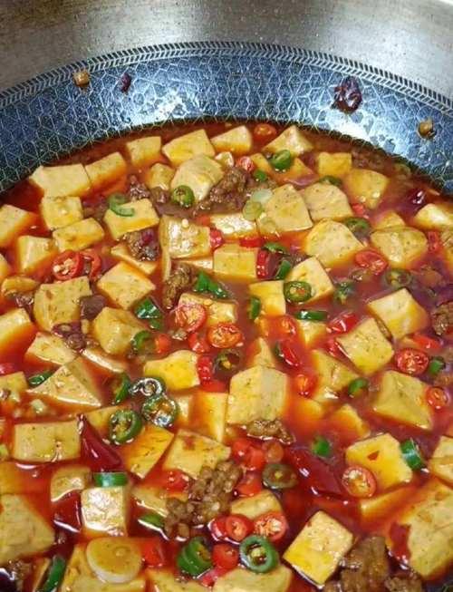 以豆腐为主要食材，打造美味佳肴（解锁豆腐的烹饪秘籍，让你爱上它的多样变化）
