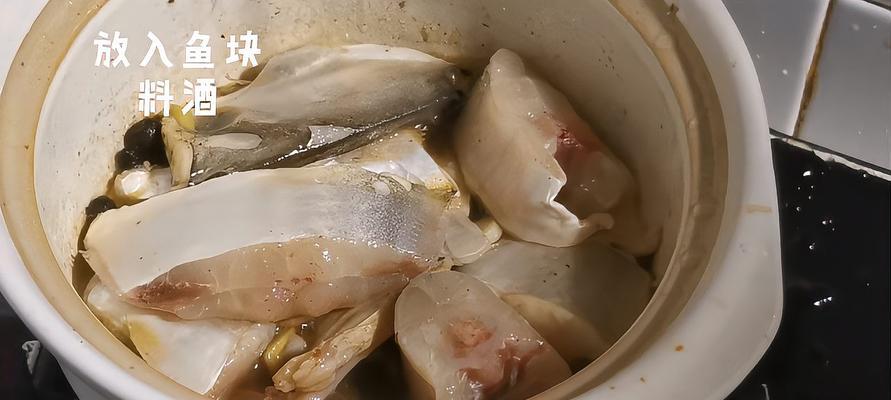 扒皮鱼的简单又美味做法（让你轻松掌握的扒皮鱼烹饪技巧）