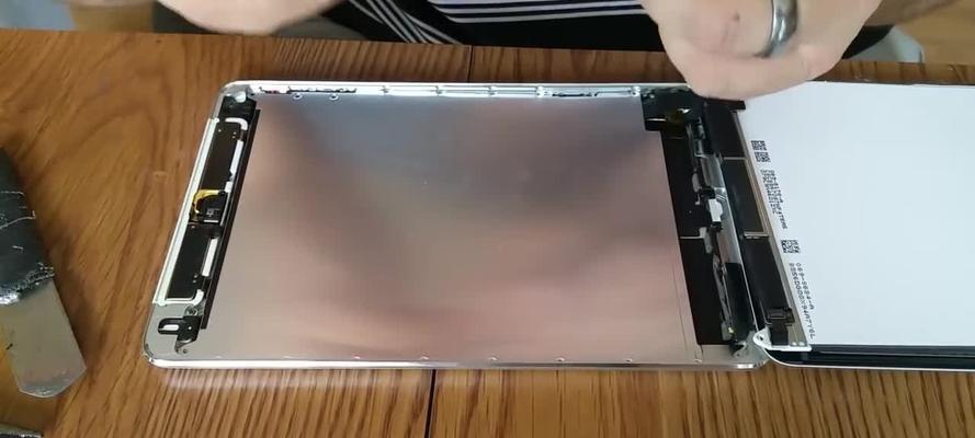 键盘进水后的救援方法（解决键盘进水导致无法正常使用的问题）