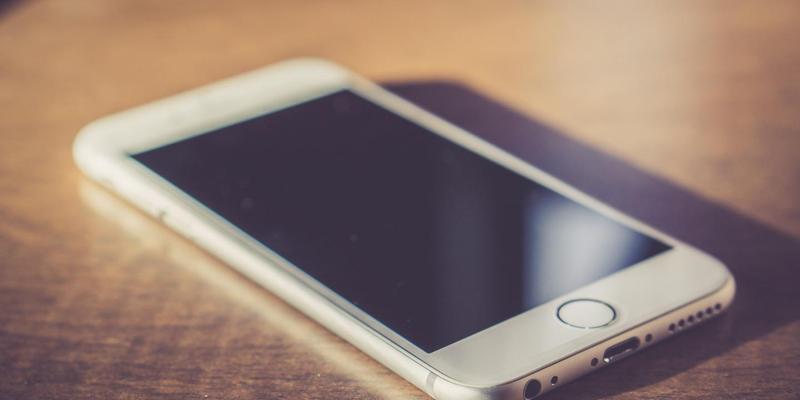 解决iPhone信号弱上网卡的问题（提升iPhone上网信号质量的有效方法）
