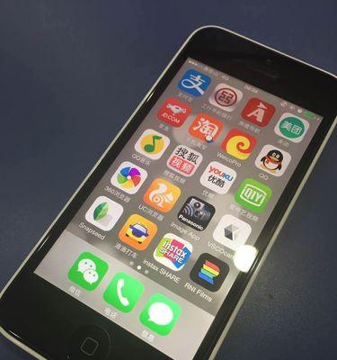 如何强制重启iPhone13（简单操作教你解决iPhone13卡死问题）