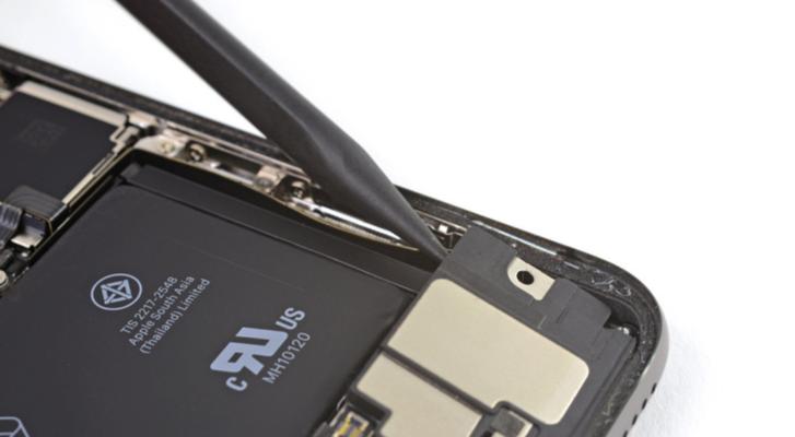 如何更换iPhone电池及检测技巧（简单易行的方法，轻松解决iPhone电池问题）