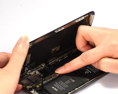 如何更换iPhone电池及检测技巧（简单易行的方法，轻松解决iPhone电池问题）