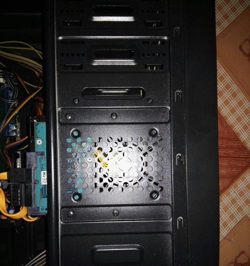 如何降低电脑主机噪音？（解决电脑主机噪音问题的实用方法）