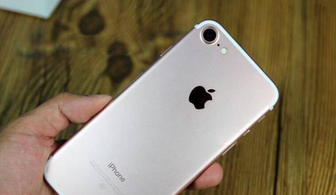 iPhone白苹果无法开机的解决方法（教你轻松解决iPhone白苹果开机问题）