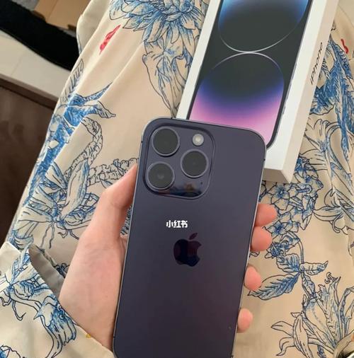 如何利用iPhone拍摄延时照片（掌握iPhone摄影技巧让照片更加生动）