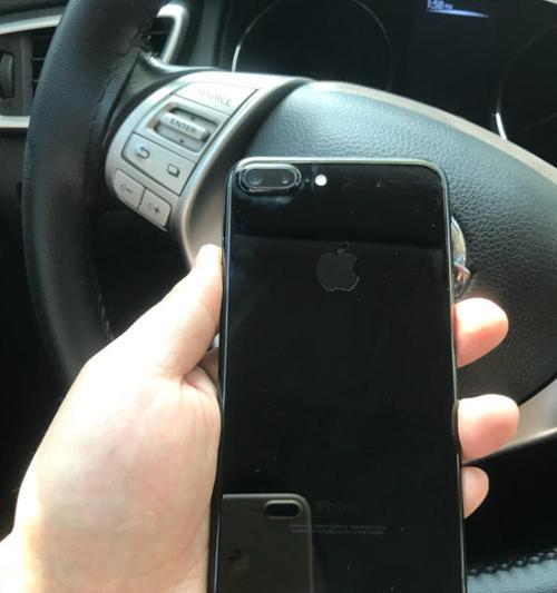 探究iPhone7亮黑色氧化补救办法（如何解决iPhone7亮黑色氧化问题，保护手机光鲜亮丽？）