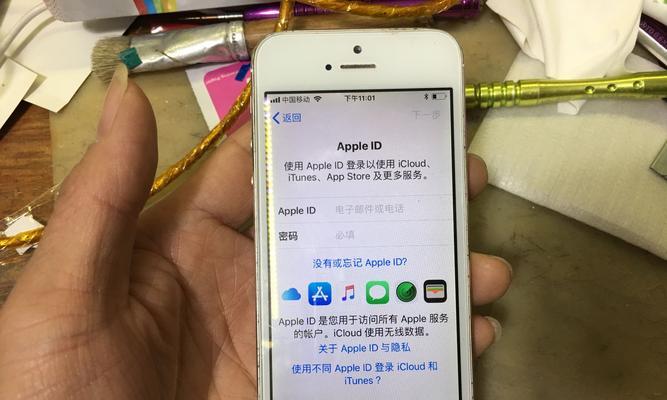 如何将旧苹果手机的数据导入新手机（快速、简便地将旧苹果手机的数据迁移到新设备）