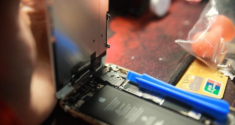 如何延长iPhone电池寿命（有效措施帮助提升苹果手机电池使用寿命）