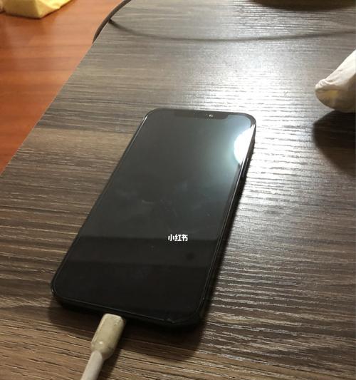 iPhone黑屏问题解决方法（快速恢复黑屏的三种有效办法）