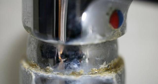 解决热水器砰的响声问题（快速修理您的热水器）