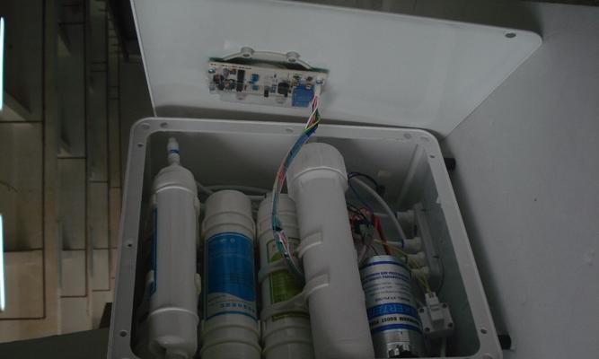 水管断了怎么修理（快速解决家庭饮水机水管断裂的方法）