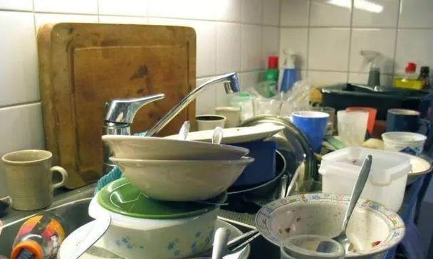 如何修理漏水的洗菜池饮水机（简单步骤帮助您解决饮水机漏水问题）