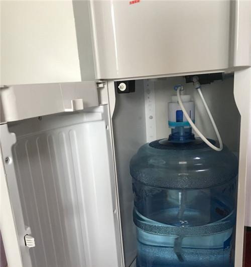 饮水机出水按钮修复指南（解决饮水机出水按钮问题的步骤和技巧）