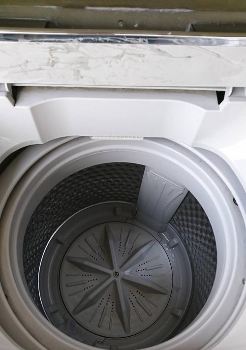 洗衣机低下漏水的原因及解决方法（避免洗衣机低下漏水的关键步骤）