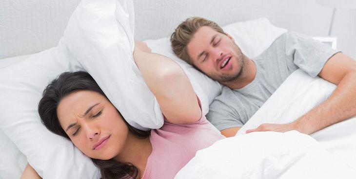 睡觉打呼噜怎么办（让你的睡眠更持久）