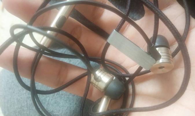 小米活塞使用耳机评测（揭秘小米活塞耳机的音质和舒适度）
