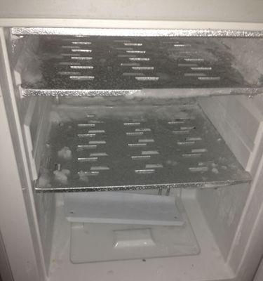 冰箱排水管堵了怎么办（有效清理冰箱排水管的方法与技巧）