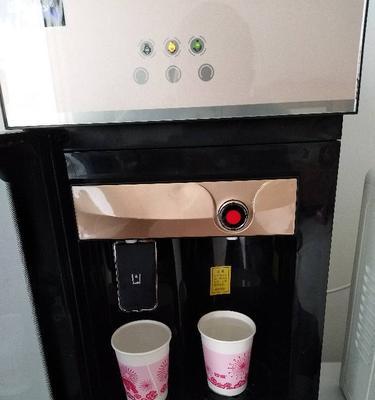 饮水机漏水原因解析与排除方法（如何准确检查饮水机漏水问题）