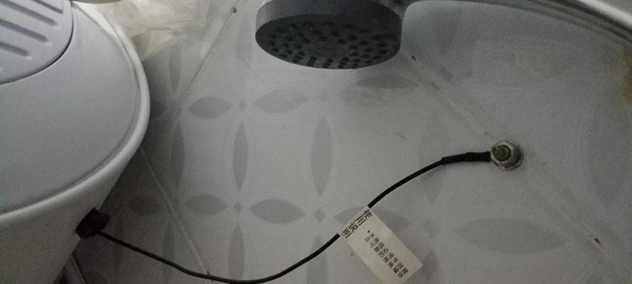 热水器插头发热了怎么回事（热水器插头过热的原因及解决方法）