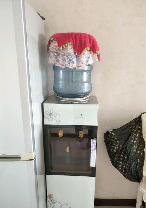 饮水机发臭的原因及解决方法（了解饮水机发臭原因）