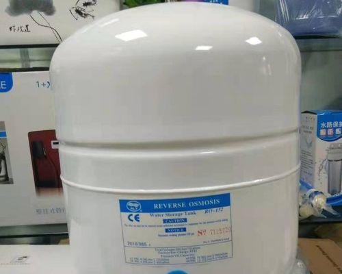 拆卸净水器水罐的方法（轻松拆卸水罐）