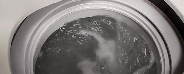 用双氧水清洗洗衣机污垢的方法和注意事项（双氧水清洗洗衣机有效又安全）