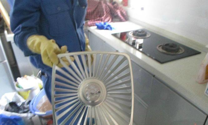 油烟机清洗方法大揭秘（告别油垢困扰）