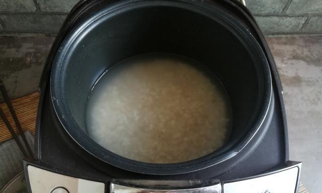 电饭煲煮饭无米怎么办（解决电饭煲煮饭无米问题的实用方法）