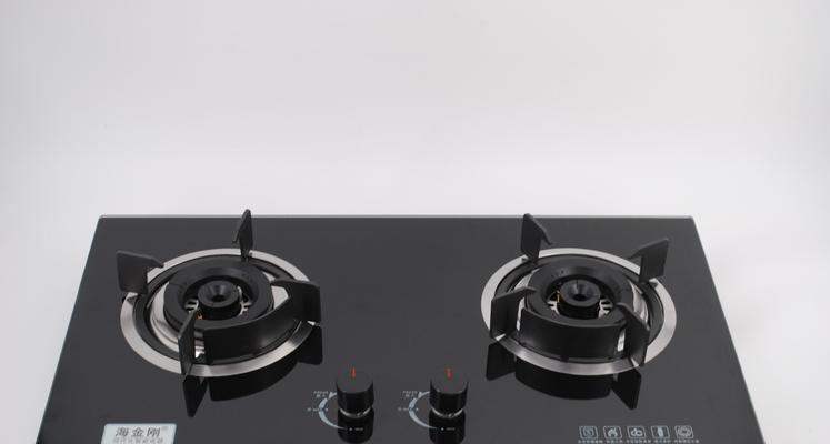 燃气灶翻盖清洗的正确方法（如何轻松清洗燃气灶翻盖）