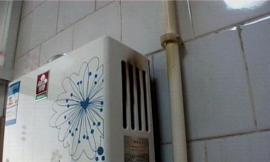 热水器管道爆裂修复方法大揭秘（轻松解决热水器管道爆裂的一招）