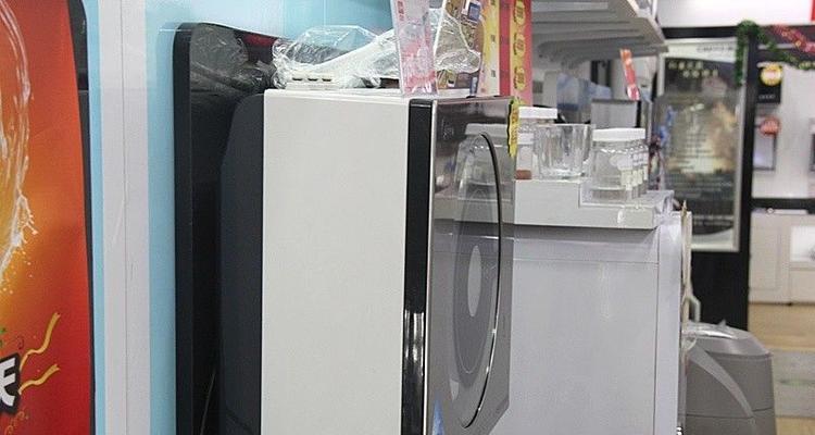 美的饮水机的拆开清洗方法（轻松解决饮水机清洗难题）