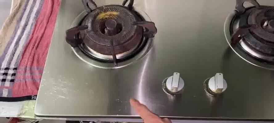 燃气灶总成漏气的维修方法（急需处理）