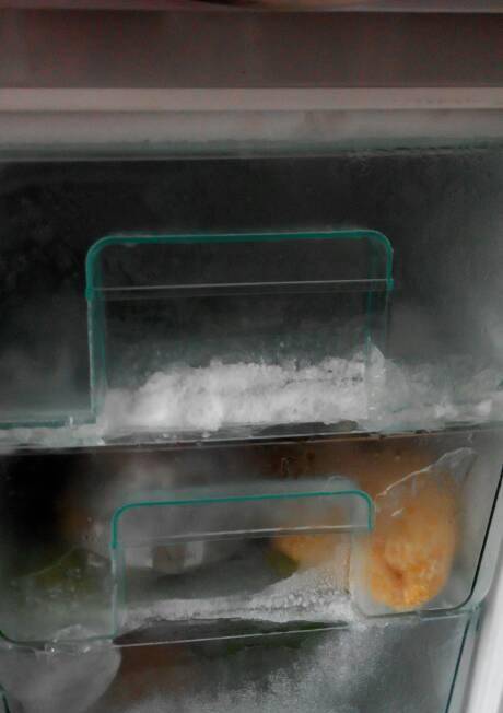 清洁冰箱，解决结冰问题的关键（一些简单而有效的方法让您的冰箱保持清洁和无结冰）