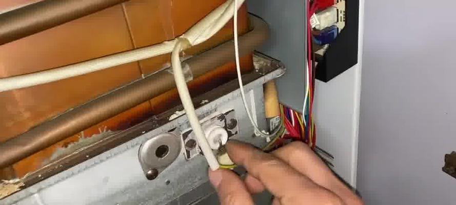 解决壁挂炉内部管道漏水问题的方法（实用的应对方案及维修建议）