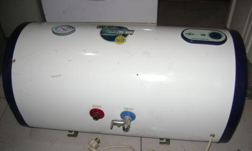 热水器漏水问题的修复与电路清洗技巧（掌握修复热水器漏水问题的实用技巧）