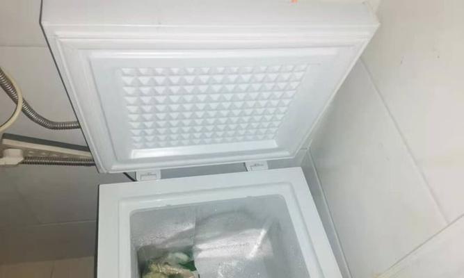 冰柜前后发热的原因及解决方法（探究冰柜前后发热的原因）