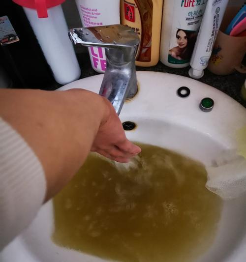 清洗热水器，让水管恢复畅通（了解如何清洗热水器）
