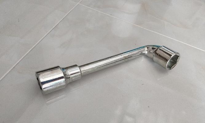 解决热水器镁棒螺丝不动问题的实用方法（教你如何轻松应对热水器镁棒螺丝不动的困扰）