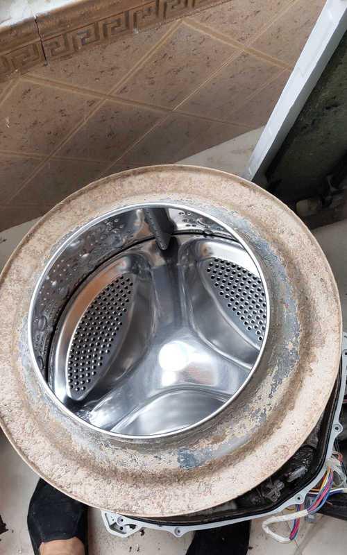 如何有效清洗洗衣机水垢（简单易行的清洗方法让你的洗衣机焕然一新）