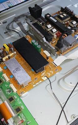 显示器摔了黑屏，怎么办（教你解决显示器黑屏问题）