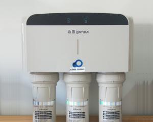 厨房净水器渗水解决方法（保障水质安全）