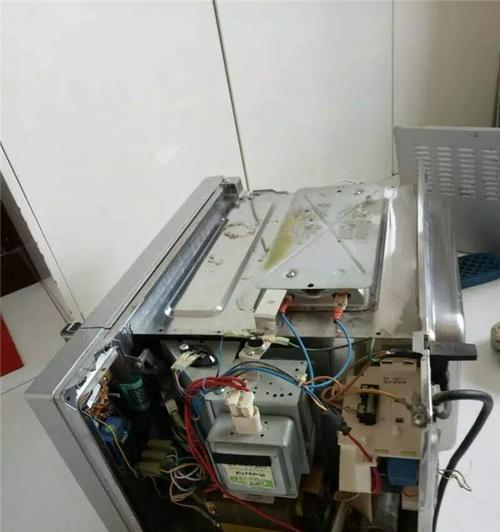 家里空调漏水怎么办（解决家用空调漏水问题的实用方法）