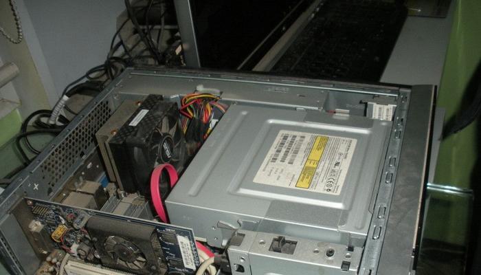 自己组装电脑如何安装操作系统（简易教程帮助您完成电脑系统的安装）