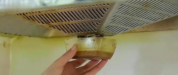 如何清洗油烟机避免漏油（掌握正确清洗方法）