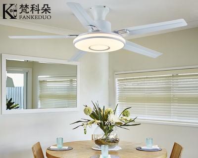 解决餐厅吊顶灯罩不会更换的方法（轻松学会几步）