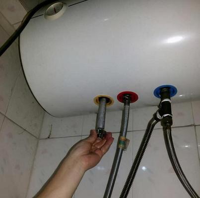 高效去除热水器内胆水垢的方法（温水）