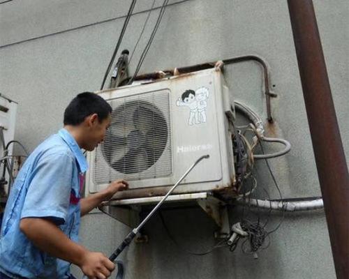 如何解决空调外机风扇声音大的问题（减少外机噪音的简易方法）