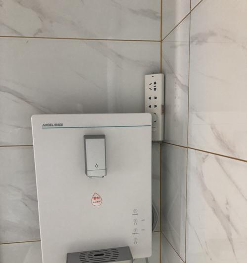 饮水机被砸怎么修（快速解决家用饮水机受损问题）