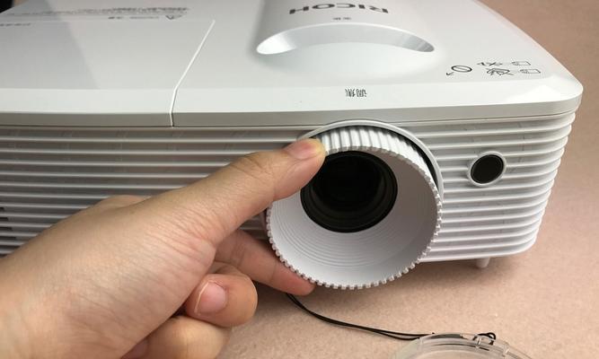 投影仪无法更换镜头的原因及解决方法（解密投影仪镜头更换困局）
